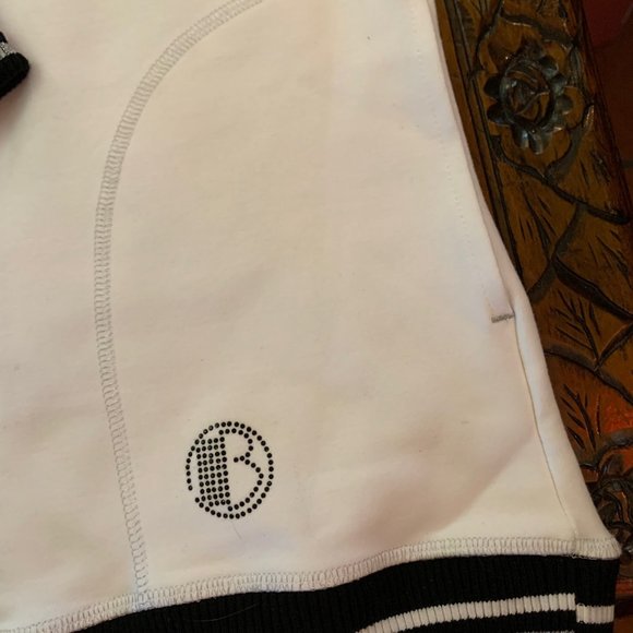 Lyse Spénard, Hooded sweater, Size Large (can fit for 8-10-12).  Real White. - Picture 8 of 10